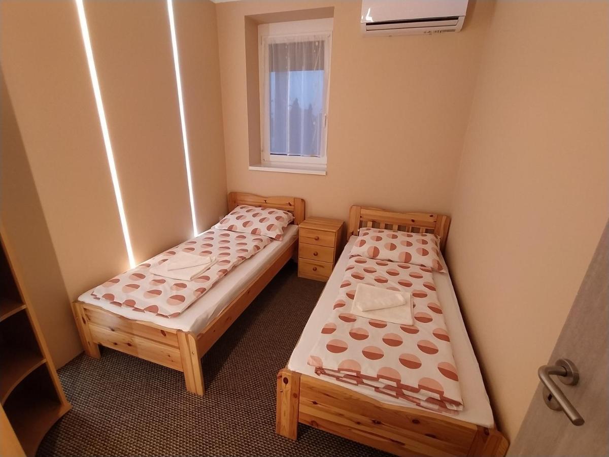 Emmabella Apartmanok Еґер Екстер'єр фото