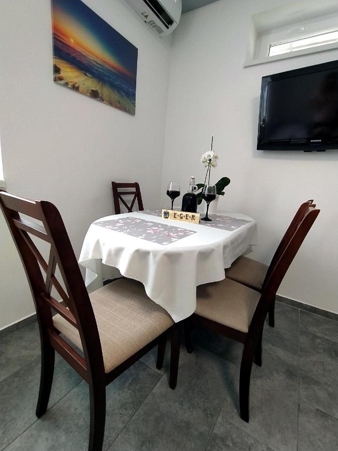 Emmabella Apartmanok Еґер Екстер'єр фото