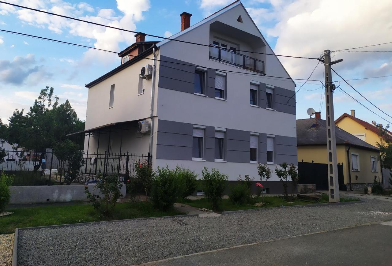 Emmabella Apartmanok Еґер Екстер'єр фото
